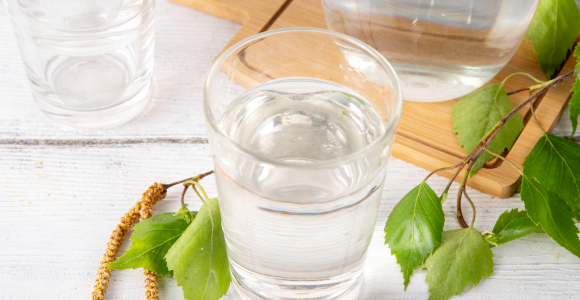 Sok z brzozy – właściwości, zastosowanie i przeciwwskazania